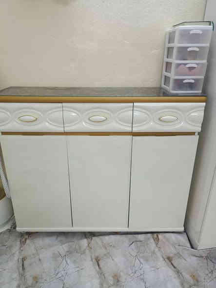 السلام وعليكم
دولاب تركي جديد طك استعمال قليل 
السعر 130 الف

‎***********
