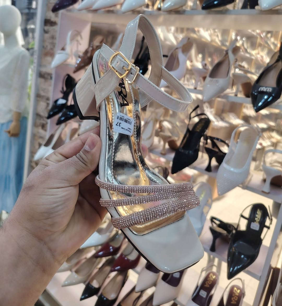 حذاء صيفي دبان طبي ارتفاع الكعب 5سم
قياسات من 37الى 40
عنوان المحل ديالى المقدادية حي المعلمين شارع المخضر مجمع العزاوي مقابل أزياء
يوجد توصيل
واتساب ***********
