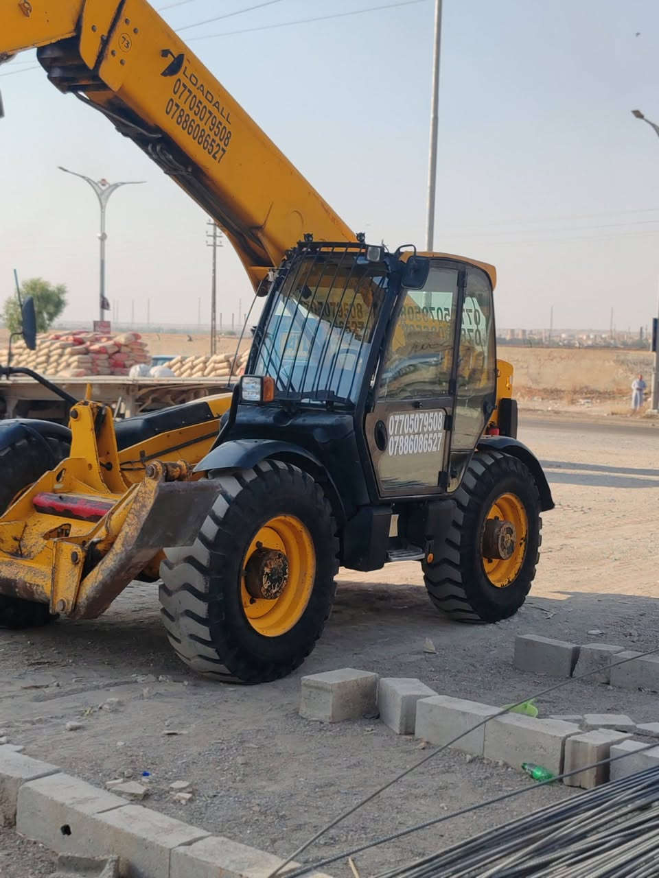 رافعة jcp للبيع موديل 2006 رقم سليمانية سنويه لحد 2029 شرط التحويل باسمي فول عادي بم ونوزل الية نظيفه حصة كاز بيها ويل 25 تخم تايرات جديد مكان السياره كركوك السعر 310 وبيها مجال قليل للاستفسار الاتصال على الرقم *********** او خاص
