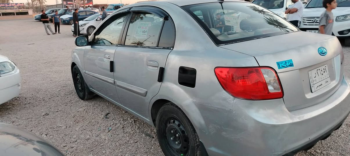 السلام عليكم ريو 2012 خليجي بيه جاملغ خلفي وباب رش  محرك 1600 سلفر سياره نضيفه تبريد ثلج سياره جاهزه من كلشي تخم تاير جديد السعر 80  وبيهه مجال حك الجيه ت. ***********
