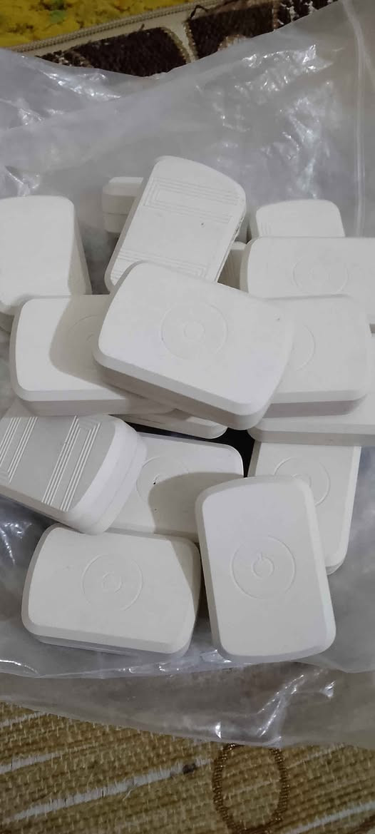 اجهزه لا اعرف نوع ولا الاسم شتريت كارتون من المزاد وطلعت وياهن عددهن 19 قطعه كلهن جديد للبيع سعرهم 25شراي رقم تواصل *********** البصرة, العراق
