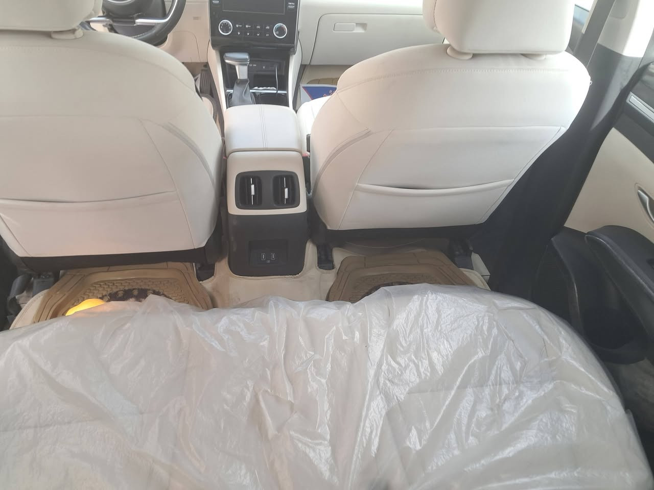 توسان موديل ٢٤ كامل مواصفات عدا فتحة السقف رقم بصرة باسمي ماشية ٣٤ الف بيها طخة بالباب الخلفي عكس السائق مصلح بارد بدون صبغ الباقي على وضع الشركة
السعر ٢٢٠ $
للاتصال ***********
