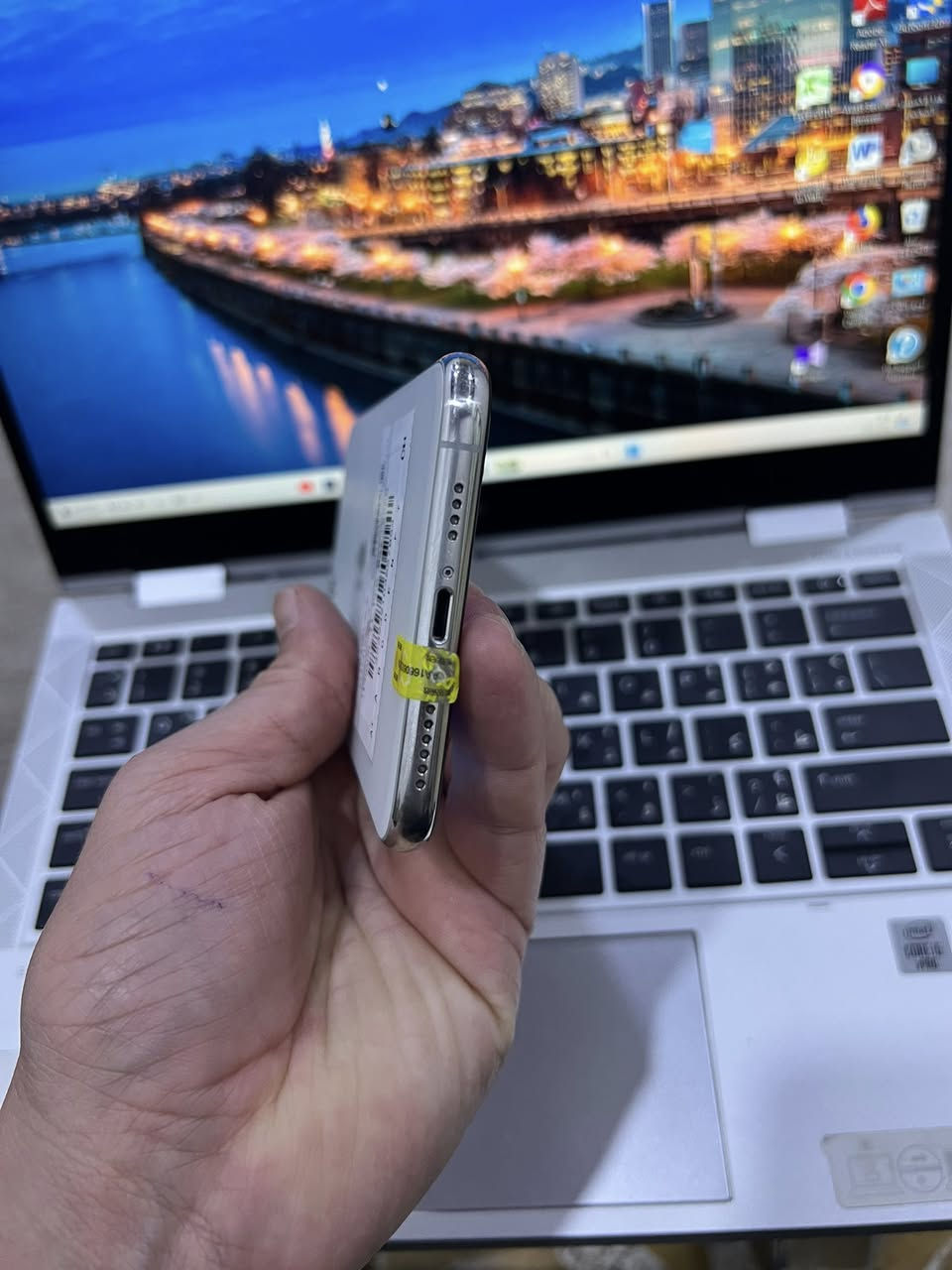 11 برو ماكس
ذاكره 256 
نموذج M ((دبل سيم )) 
بطاريه 96 
شرط ما مفتوح 
نظيف
سعر الجهاز 370 
شراي خاص او اتصل
*********** 
***********
