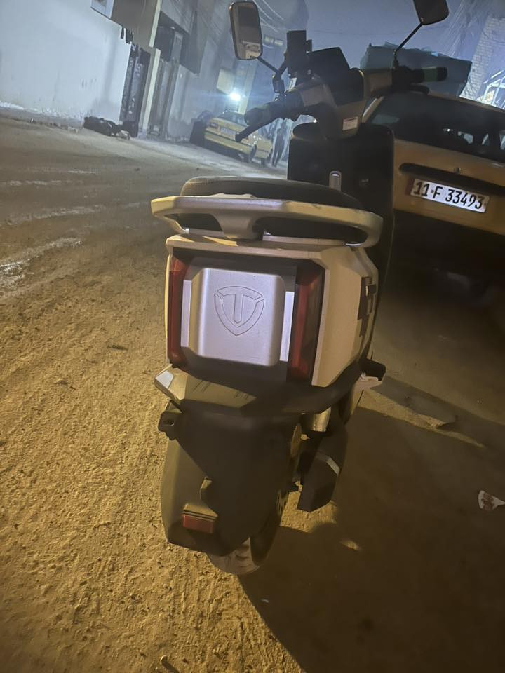 السلام عليكم اخوان دراجه ريان شركه TILG صاعقه صغير موديل 2026 استخدام شهرين فقط ماشيه 131 كيلو فقط 
ست بطاريات سرعه 60 ويها ثلاث بصمات تشغيل تربط بلوتوث تمشي بالشحنة الوحده من 50 إلى 70 كيلو الدراجه نقصها فقط كتف من الشركه يطلع سعره تقريباً 20 ألف الدراجه فول الفول والياخذها مراح أتعبه كلش نضيفه سعر الدراجه مليون وخمسين ألف وبيها مجال للشراي المكان بغداد الأمين الثانيه غير متواجد عل فيس 
*********** وإذا مراوس حسب القناعه ماكو مشكله  
واعتذر عل أطاله
