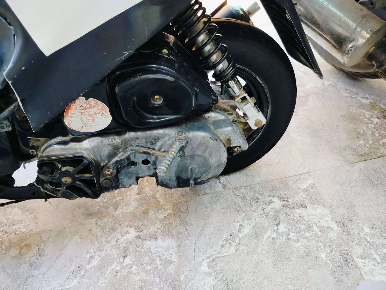 السلام عليكم دراجه فراشه للبيع كايمه طافيه  مكينه بلاديه شلعه ومعدل صاروخ تخم تايرات جدد سلف شغال ضفيره جديده دبل خلفي بلادي جديد قبق هندر جديد بلادي شرط  صالنصه رياضي Sc دراجه نضافته مثل ما موضح بالصور  قيم وأخذ مكاني ميسان للاستفسار ***********
