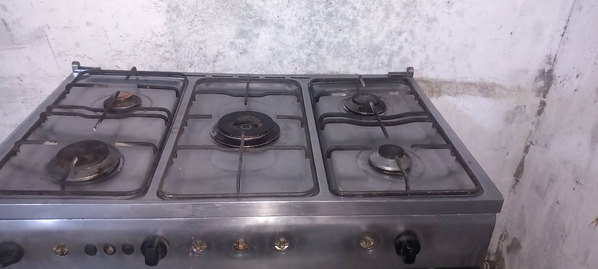 طباخ فريش نضيف كلش وعلى فحص سعر ٢٢٥ بي مجاله قليل للطيبين


**إذا كنت صاحب هذا الإعلان وتريد حذفه لأي سبب، رجاءا أرسل رسالة إلى الدعم الفني**