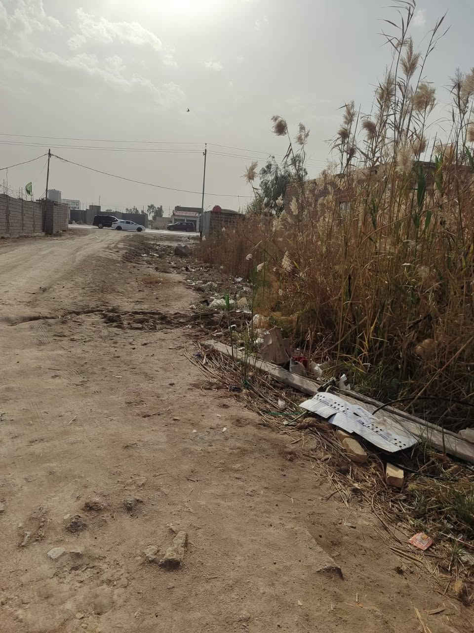 السلام عليكم قطعه لبيع عله طريق سوك الشيوخ فضليه عد ال محينه المساحه 500 النزال 36والعرض مالهه 13متر. يم مدرسه الامام الباقر السعر 35 وبيهه مجال رقم ***********
