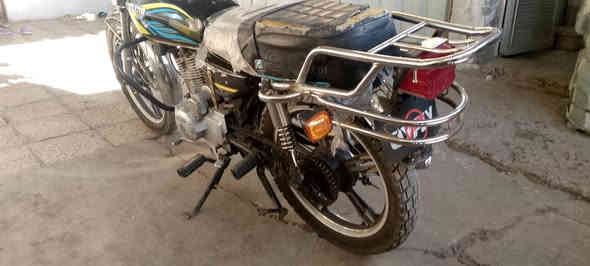 السلام عليكم للبيع دراجه ايرانيه  سعره 400 وبيه مجال كلشي شغال نقص فقط سلف
 عنوان بغداد الدوره ابو دشير 
 ***********
