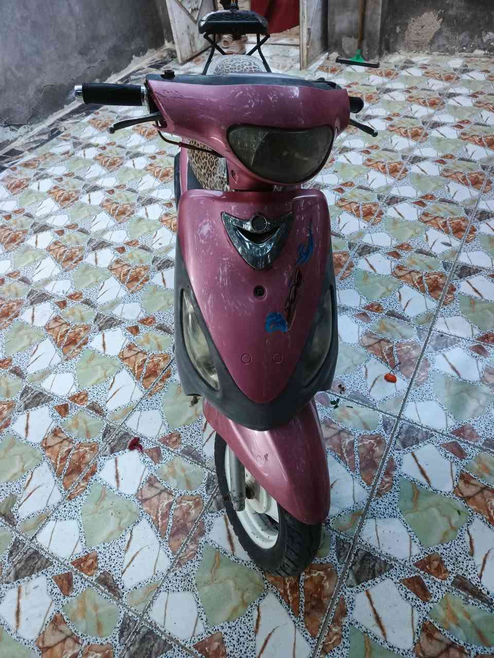 ماكس منغولي للبيع كرهبائياتهه طافيه بس ال لايت ول بك لايت يشتغل باتري جديد دبلات ال اماميه تعبانه اب ٣٠٠       ***********
