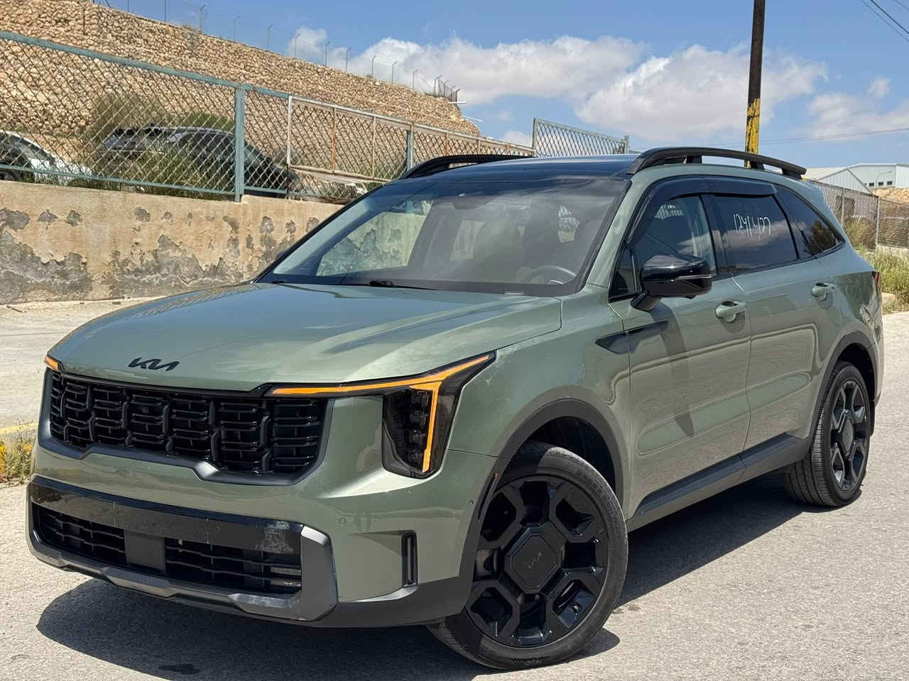 KIA SORENTO SX 2025
 
📍السياره موجوده في  الأردن الزرقاء المنطقه الحرة 

كيا سورنتو  SX 2025 برستيج 
المسافة المقطوعه 13990mi
اللون . اخضر  
محرك. 2500cc تيربو بانزين 
الموديل 2025

                  ======= الاضافات👇👇 ======
  
فتحة بانوراما 
شاشة كبيره نفكيشن 
رادار امامي
 مانع تصادم
مانع انزلاق 
تحديد مسرب .
نقطة عمياء .
تصحيح مسار 
بصمه تشغيل 
بصمه ابواب 
كاميرا خلفيه 
كاميرا عداد 5 
كاميرا 360
طارة مدفية 
تشغيل عن بعد سياره 
كراسي مدفية + مبرد 
كراسي كهرباء عداد 2 
كراسي جلد داخل قرميدي 
كراسي ذاكره 
كراسي 7 راكب 
مثبت سرعة
تحكم ستيرن
شاحن وايرلس
هاند بريك كهربائي
حساسات خلفيه + اماميه 
حساسات مانع تجاوز 
ويل قياس 20
دفع رباعي 
باب خلفي كهرباء 
اضويه امامي زنون LED
اضويه خلفيه LED
كشافات LED
دفع رباعي 4X4
نظام GPS+خرائط 
كندشن مركزي امامي او خلفي 
وبلوتوث 
مدخل USB+ AUX

🚗🚗 حادث السيارة كما موضح في الصور  بنيد صبغ فقط او جاملغ بارد بدون دواخل   🚗🚗

الأردن الزرقاء المنطقه الحره شارع 20 شمال 

التواصل / عمر الدليمي 00962786166701 علي الكرغولي 00962788505634


**إذا كنت صاحب هذا الإعلان وتريد حذفه لأي سبب، رجاءا أرسل رسالة إلى الدعم الفني**