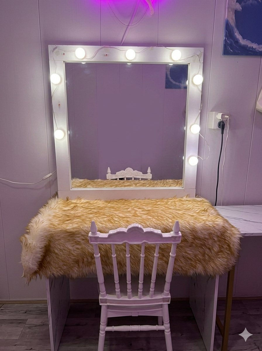 ميز مراية (تسريحة) ملكية - نظافة 100% وكاملة
• الميز: ديزاين مودرن، أبيض، سطح مرمر، .
• المراية: كبيرة ووياتها إضاءة LED قوية (تجنن للمكياج والتصوير).
• الملحقات: يجي وياه قطعة الفرو هدية.
• الحالة: نظيفة ، استخدام قليل.
السعر: (١٥٠)وقابل للتفاوض 
المكان: (ذي قار مركز )


**إذا كنت صاحب هذا الإعلان وتريد حذفه لأي سبب، رجاءا أرسل رسالة إلى الدعم الفني**