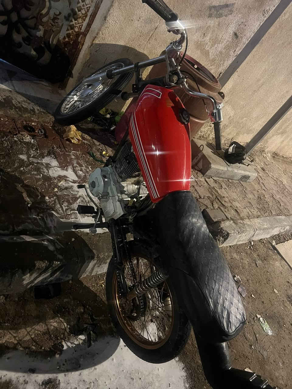 مكلف بالنشر للبيع نامه ادوات نضيفه المكينة والشاصي كذالك البصرة المعقل رايدها ب300 بيها مجال قليل  *********** رقم راعيها
