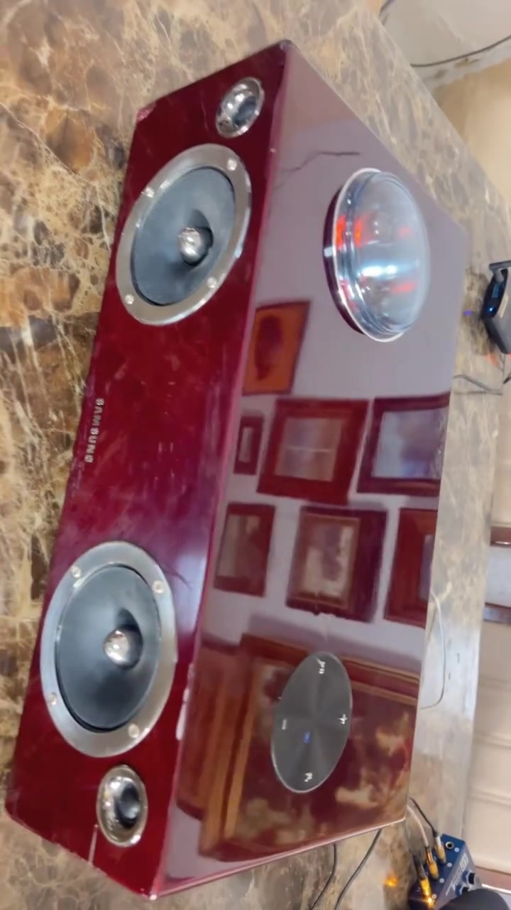 من رخصة الادمن جهاز نادر samsung da-e751 بالاشتراك مع شركة harman kardon جهاز يخرج صوت Hi-res يعني دقة حتى سببكرات jbl وغيرهم اغلب السبيكرات ميخرجون هيج دقة الا بالاجهزة الاحترافية وزنها اكثر من 10 كيلوت ثكيلة كلش بيها داك انبوبي داخلي وبيها بلوتوث وكلشي تريدوا حتى الصندوق اسمه بيانو بحثوا عنه جهاز مينوصف السعر 80 الف يوجد توصيل


**إذا كنت صاحب هذا الإعلان وتريد حذفه لأي سبب، رجاءا أرسل رسالة إلى الدعم الفني**