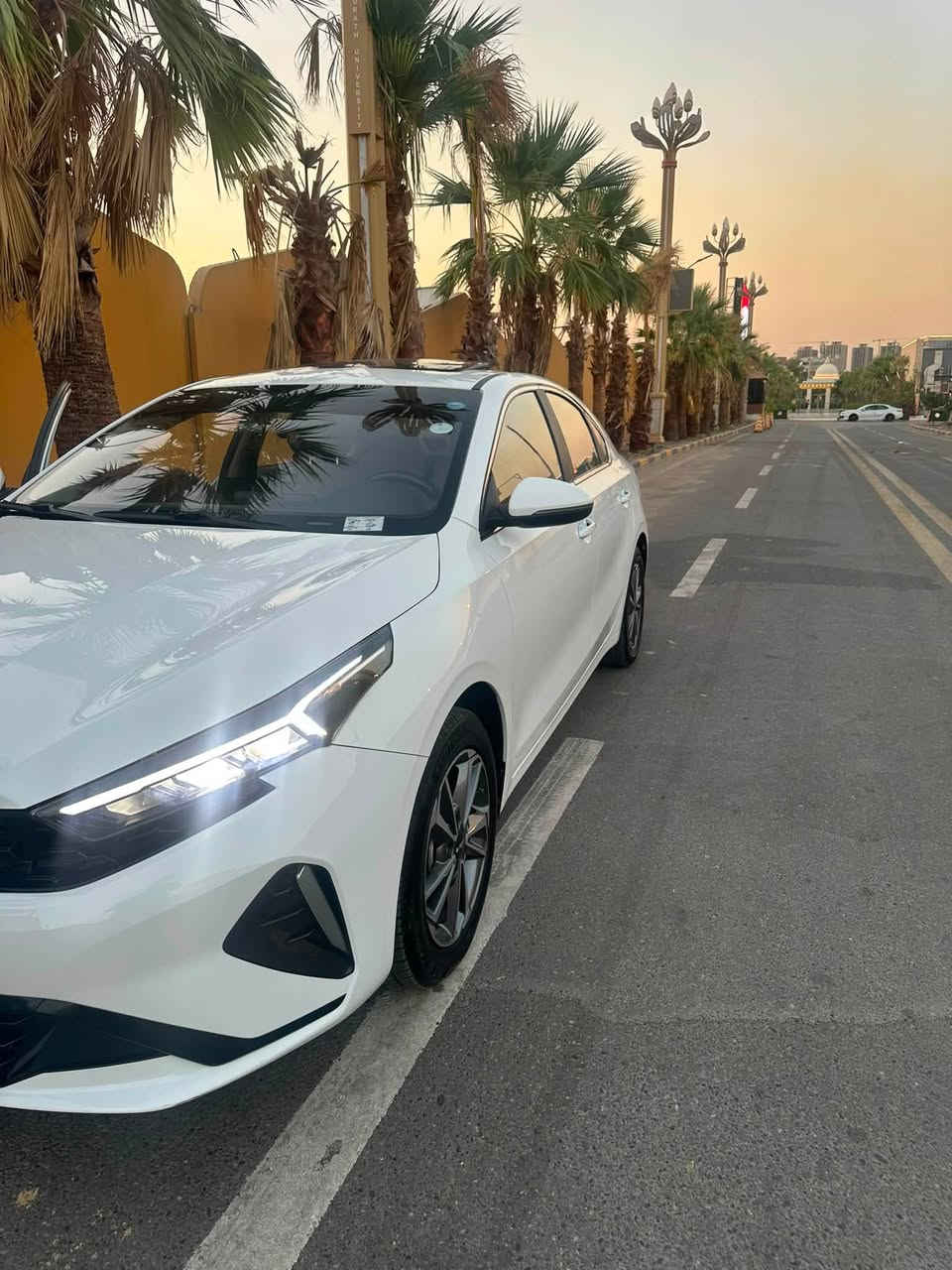 كيا K3 2022 ( خليجي )
مكفوله كفاله عامه 
فول مواصفات - فتحة سلايد
الممشى: 40,000 كم

المحرك: 1.5 لتر دبل نوزل

ناقل الحركة: 8 سرعات (كير طيارة)

رقم سليمانية  - بأسمي شرط تحويل

المواصفات:

فتحة سقف

شاشة مع كاميرا

تبريد قطعتين + تحكم لمس

تحكم ستيرن جهتين

مثبت سرعة (كروز)

بصمة أبواب + بصمة تشغيل

شاحن وايرلس

أضوية LED زينون 3 عدسات متحركة + خلفي LED متصل 

صندوق ذكي بصمة (يفتح عند الاقتراب)

كوشنات جلد

سايد بريك بصمة
Auto Hold

(Sport / Eco / Smart / Comfort) وضعيات 4 درايف مود

للبيع او مراوس ب كورلا هايبرد 

السعر 136 بيها مجال                       العنوان بغداد المنصور 

رقم ***********
