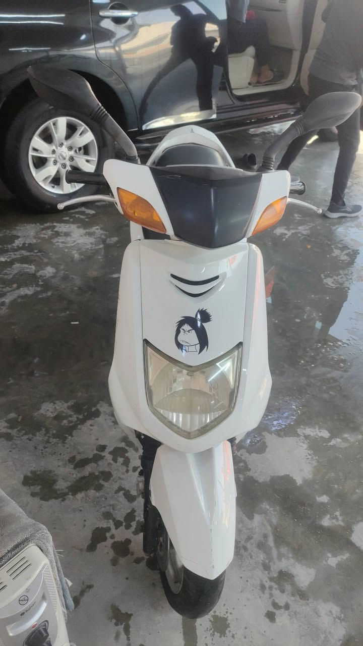 سلام عليكم دراجة سكنز نثيه لون ابيض ثلجي
دبلات امامي بلاد 
العنوان ديالئ بعقوبه 
سعر 375 
نقص فقط تريشه يمنا فقط 
***********
