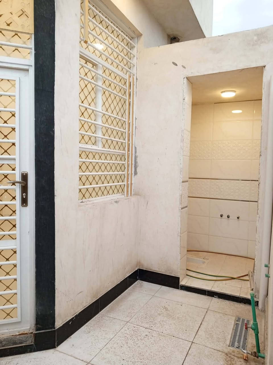 بيت رهن ١٠٠مترغرفة صاله مطبخ براني طابوق صب كونكريت رهن ١٥مليون شارع المطار القديم البيت مامسكون مكتب بركات الزهراء *********** ابو احمد الساعدي
