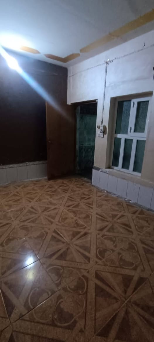 السلام عليكم...
دار خلفي للإيجار الموقع الناصريه حي الحسين قرب مدرسة الاريج وكذلك قرب جامعة العين. 

يتكون من : استقبال * صاله * غرفه * مطبخ * صحيات داخليه وخارجيه مع غرفه كبيره بالطابق الثاني عباره عن مخزن... الدار نظيف وقابل للسكن.

سعر الإيجار ٣٥٠ الف.

---------------------------------------

للإستفسار أكثر زياره مكتب ديار الهلالي للعقارات الواقع في حي العسكري شارع المدارس قرب مدرسه عمار بن ياسر.

رقم الهاتف ***********
