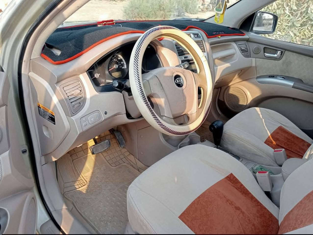 سلام عليكم سبورتج موديل ٨وارد امريكي ضربتها بس خشم البنيد.  مقدار أربع اصابع ومصبوغه حزام جماليها مكفوله من ضربه القويه والكلبه ودحجه حداديه ورا وكدام جديد تايرات جديد مكينه وكير كفاله مكينه ٦سلندر تبريد تدفئه فول فور ويل سعر 105وبيها مجال حق جيه مكاني الديوانية 
اتصال ‏‪***********‬‏
