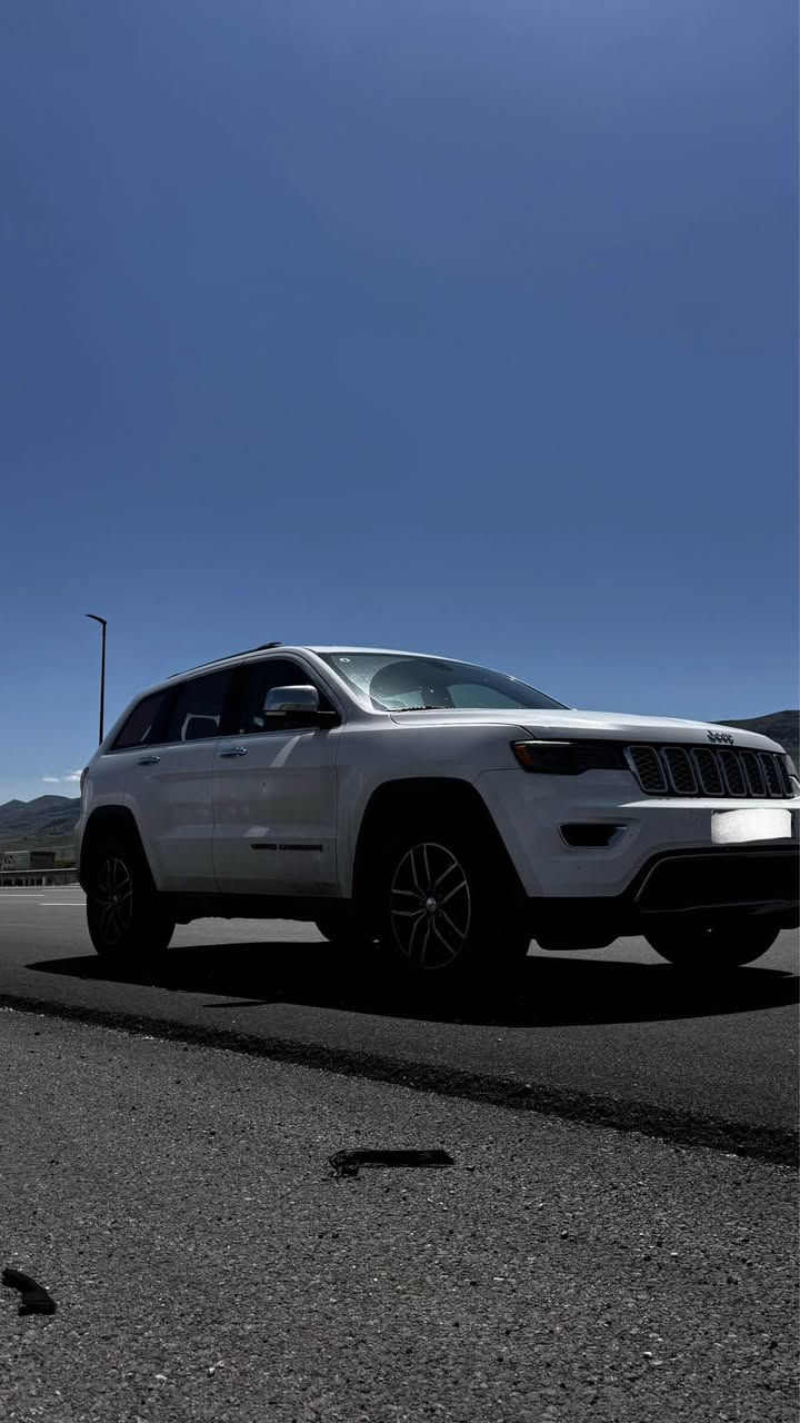 للبيع او مراوس شعندك نزل— Jeep Grand Cherokee Limited 2017
فول مواصفات / وارد أمريكي

▫️ سيارة نظيفة جداً ومرتبة استخدام شخصي
▫️ محرك جديد تبديل قبل شهر
▫️ الجير والشاصي بحالة ممتازة
▫️ داخلية وكالة مرتبة جداً
▫️ شاشة + كاميرا + حساسات
▫️ بصمة وتشغيل ريموت
▫️ مقاعد كهربائية مع تبريد وتسخين
▫️ فتحة سقف بانوراما
▫️ ولمتد فول

✅ الملاحظات:
فقط باب وجاملغ مفتوح
عداها السيارة بدون أي صبغ

📍 السيارة جاهزة لأي فحص بغداد, العراق


**إذا كنت صاحب هذا الإعلان وتريد حذفه لأي سبب، رجاءا أرسل رسالة إلى الدعم الفني**
