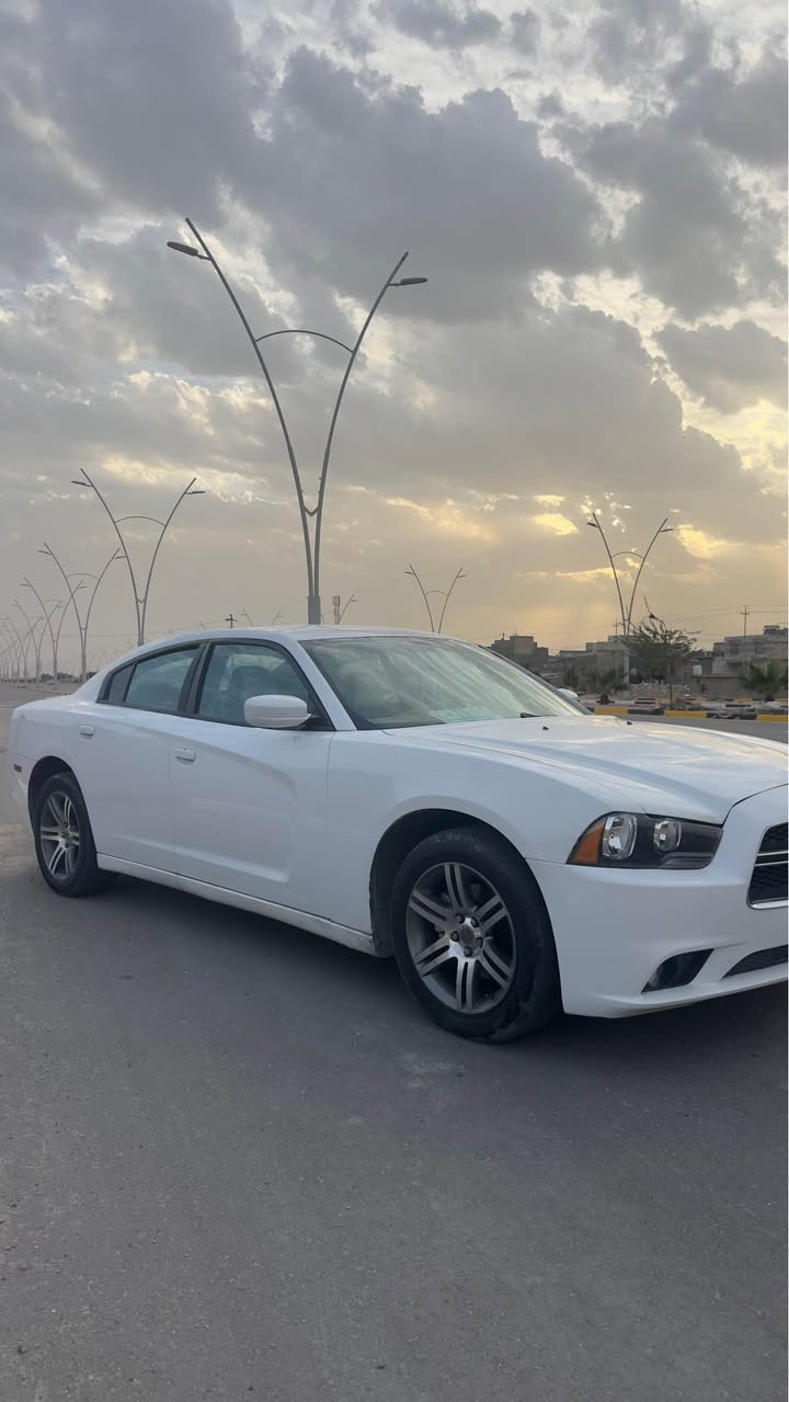 السلام عليكم 
بيع فقط
كل تفاصيل السياره موجوده بالصور والسونار
جارجر 2011 وارد كندي داخله بدون حادث
رقم بصره سنويه 2027
مكينه 3,600 مامفتوحه ولا مبدله
مكينه وكير وتبريد وكهربائيات جاهزه
دهن مكينه وگير السياره ماناقصها شي
بديها شوف العين 
بي رصعات وبارد وخياس شي بسيط وشوف السونار مال اليوم مسوي جديد يم المندلاوي
السعر 125سعر مال بيع
*********** البصرة, العراق
