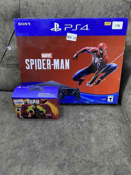 بلي ستيشن4 واحد تيره مهكر للبيع مع كامل ملحقات +جوستك اضافي مليان العاب السعر 350الف للستفسار هاذ رقم واتساب (***********)
