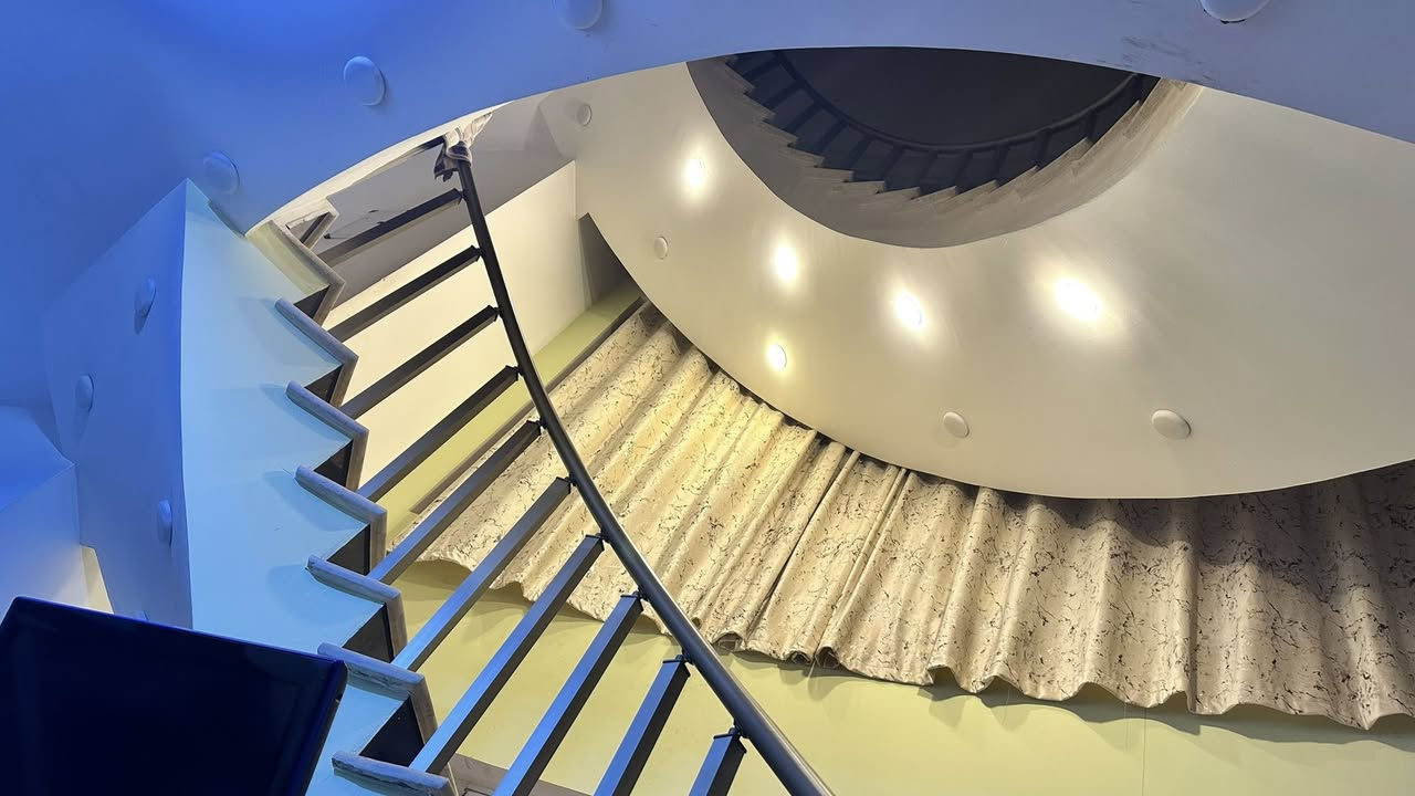 دار للبيع المساحة 150متر الشرطة الخامسة خلف مدرسة الافلاذ سند 25 بيت كامل فقط واجهية مكاملة للاستفسار ***********
