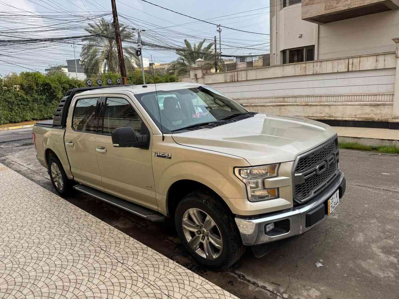 فورد f150 2017 
مكينه 2700 توين توربو
باب طويل بدي قصير
تو ويل 
كير تعليك 
تحكمات ستيرن 

حادثها جاملغ و باب بدون ايرباك 
رقم سليمانيه شوط التحويل 
موقعها الموصل موصل, نينوى


**إذا كنت صاحب هذا الإعلان وتريد حذفه لأي سبب، رجاءا أرسل رسالة إلى الدعم الفني**