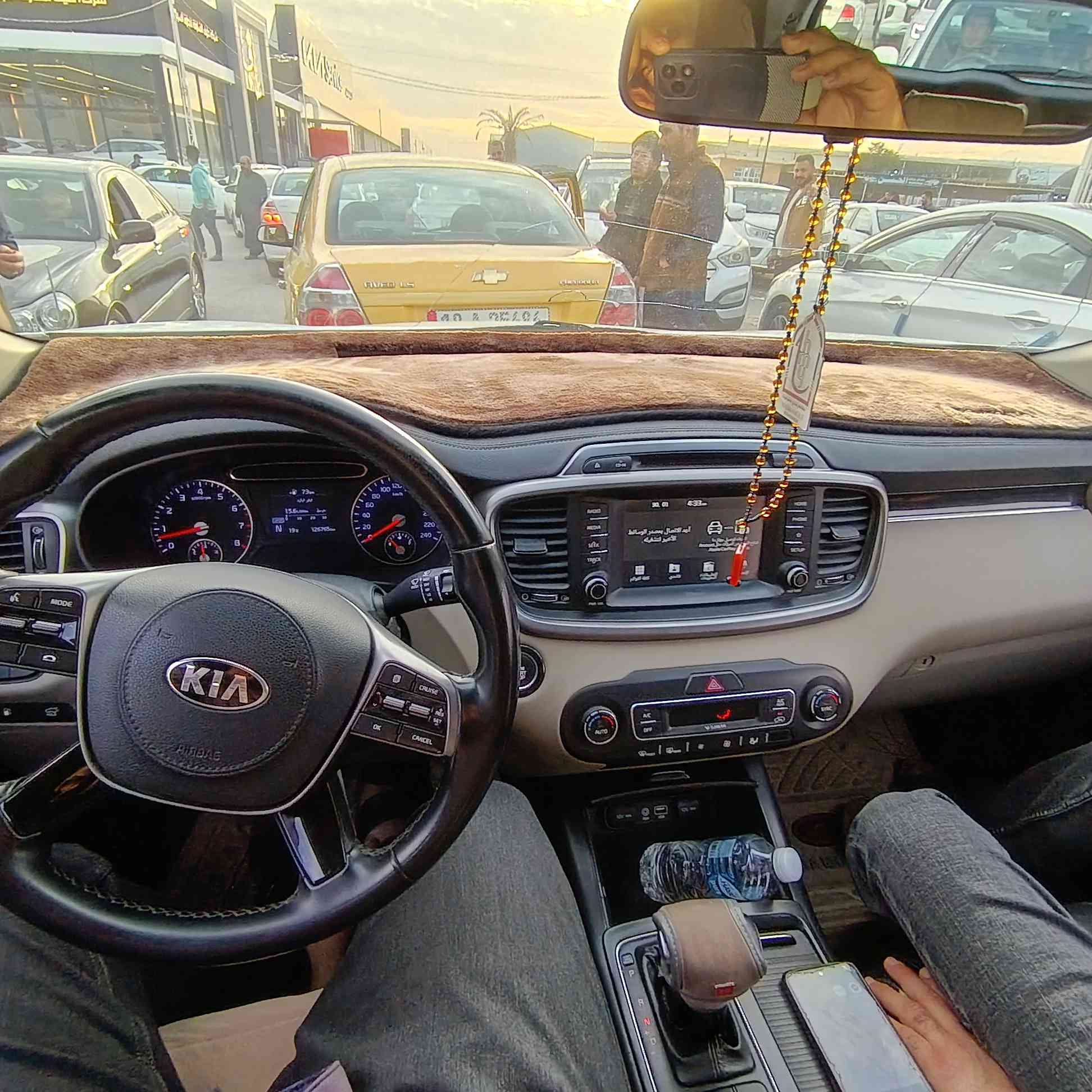 السلام عليكم ورحمة الله وبركاته
سورنتوا 2020  V6 خليجي  فول مواصفات عدا البانوراما
بصمة
ثلاث قطع تبريد
سبعة راكب
مري شفط
تحكم ستيرن
حساسات امامي وخلفي
جنطة كهربائية
رقم اربيل السنوية بأسمي مداور مباشرة هزة ساقطة وايضا سنوية ساقطة 
السيارة نظيفة استخدام شخصي تخم تاير جديد وباتري جديد
الضرر فقط جاملغ امامي مبدل وكالة شركة
مكاني نجف كوفة حي المتنبي
السعر ٢٤٥ وبيها مجال
للاتصال *********** غير متواجد عالفيس
واتساب موجود
