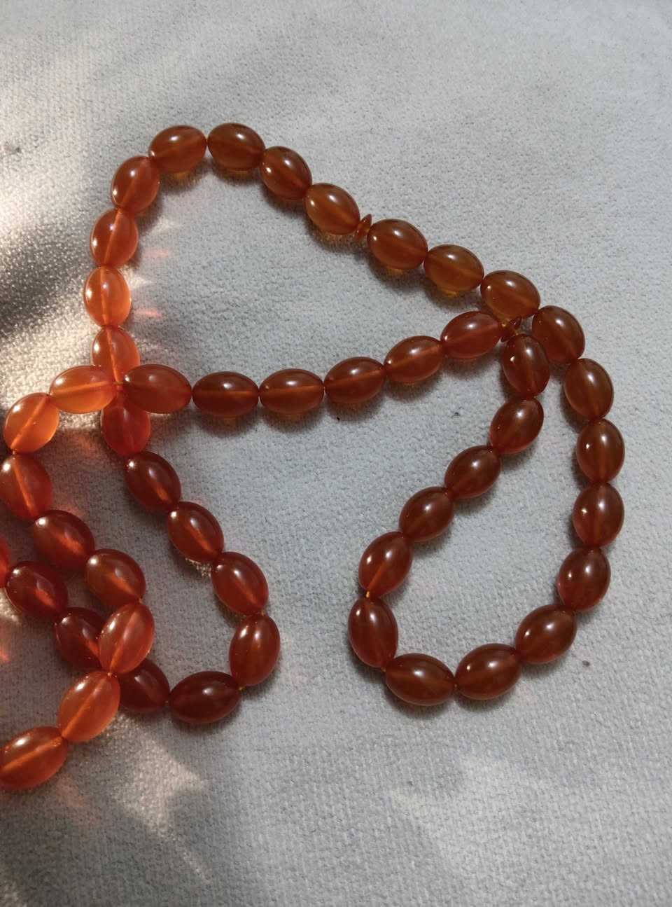 السلام عليكم 
مسباح سندلوس قديم مغلف بالكامل لون عسلي جراخه يدويه بالكامل كركوشه خليجي قطعه خامه وفخامه اجمل من الصور فوك ماتصور ملمس وطكه رغم نعومة الخرز 
الوزن 34 غم القياس 9 * 12 العدد 51 خرزه 
السعر 40 الف للتواصل ***********عنوان البصرة جبيلة
