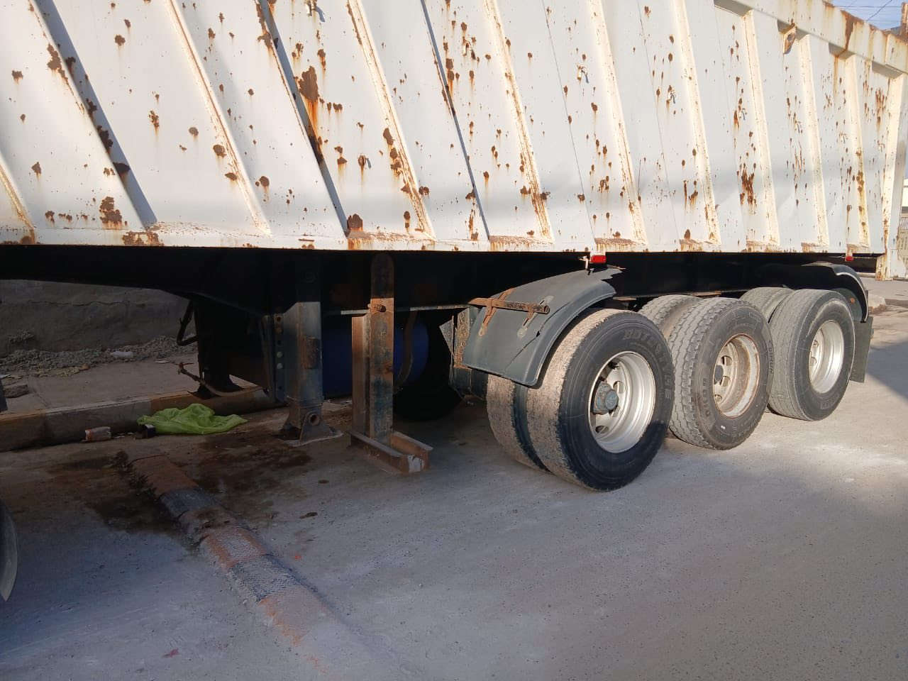 رينو ٢٠٠٥ محرك ٤٢٠ انجكتر كير ٤ ب٤ مربوطه فلات العربانه موجوده مالته سنويه منتهيه ٢٠٢٠ تحويل كفاله عامه عربانه ٣١ متر تركيه تخم تاير السياره بالشغل العنوان فلوجه السعر 290 وبيها مجال للأستفسار اتصل ***********
