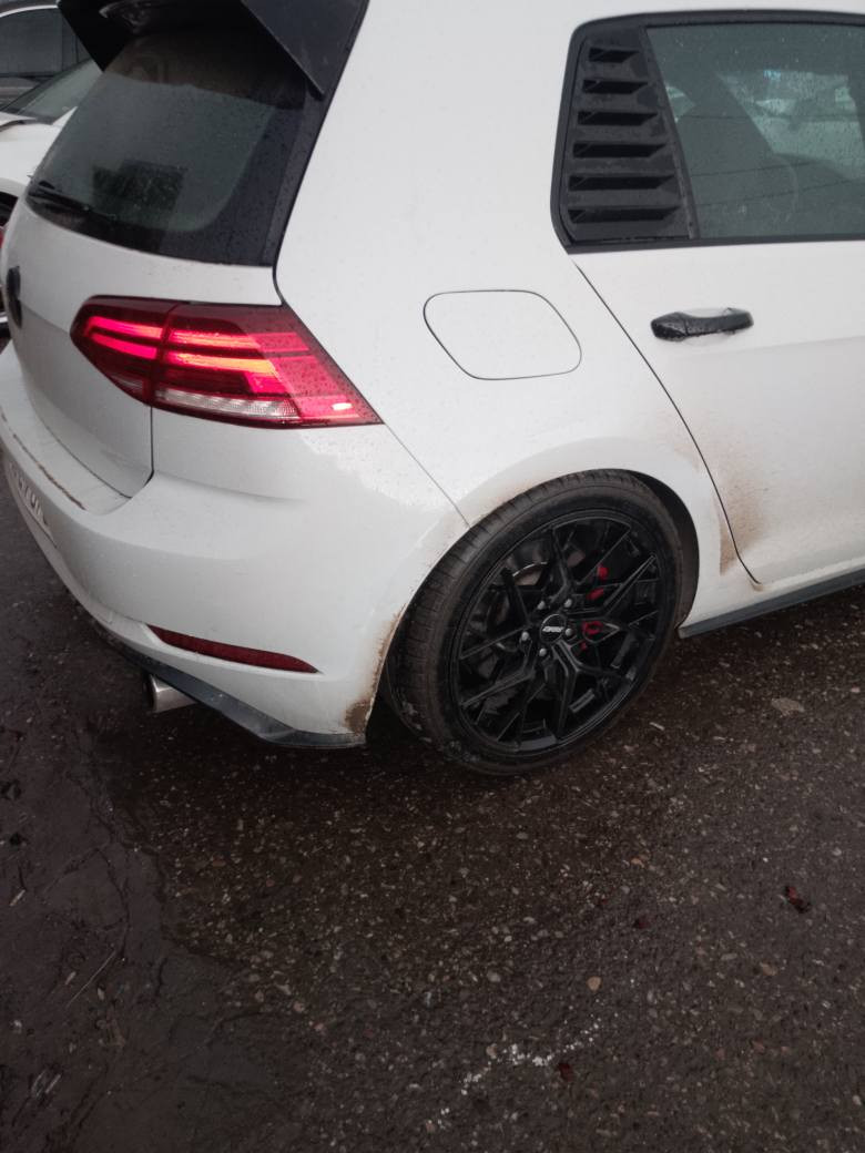 1-كولف 2021  GTIگير عادي
2-پيش و پاشي كةپسة ضمان شركة
3-ارباك كپس بةشةرتي ضماني شريكةي
4-تةنها 1جاملغ بغ بةبي ناوي بدون دواخل
5-كيرومكينة كةپس 2.0 GTI شركة
6-دعامي لو دعامي بةشةرت كامل SPORT
7-رادار 360° شاشةوكاميرة حساس 4مودي ليخورين كوشن كارةباي هيتر تاخم ويلي RAYS زور شازة دينارةك مةسرةفي نيية 
8-سحري 145 مجال گورينةوةش دةكةي
9_فعس و هةزةو سةنةوي رةقةمي هةموو نويية *********** أربيل, العراق
