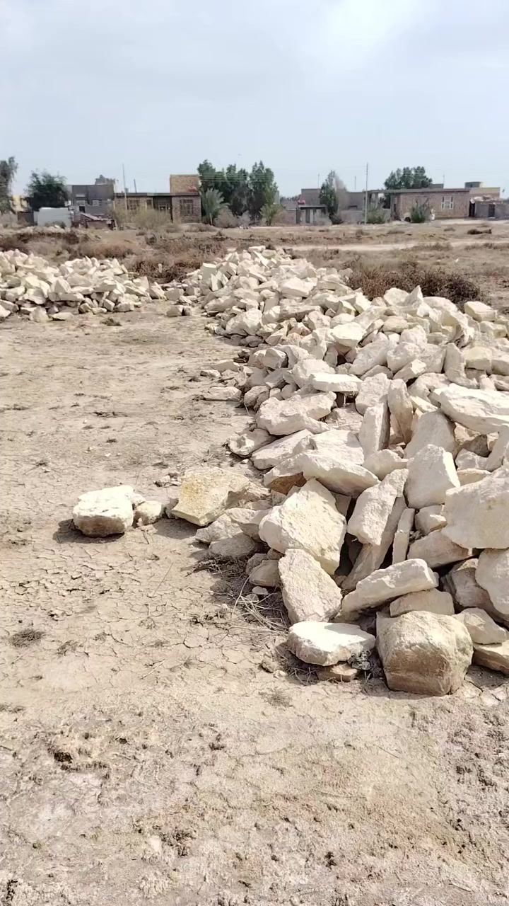 السلام عليكم
قطعة للبيع في الحداديه 
واجه 12.5 والنزال 18 
ثالث قطعة عن شارع الحداديه  شارعه الفرعي 7 م 
بيه 20 سيارة حجر وبيه ماي وكهرباء 
للأستفسار اكثر اتصل على الرقم 
***********
