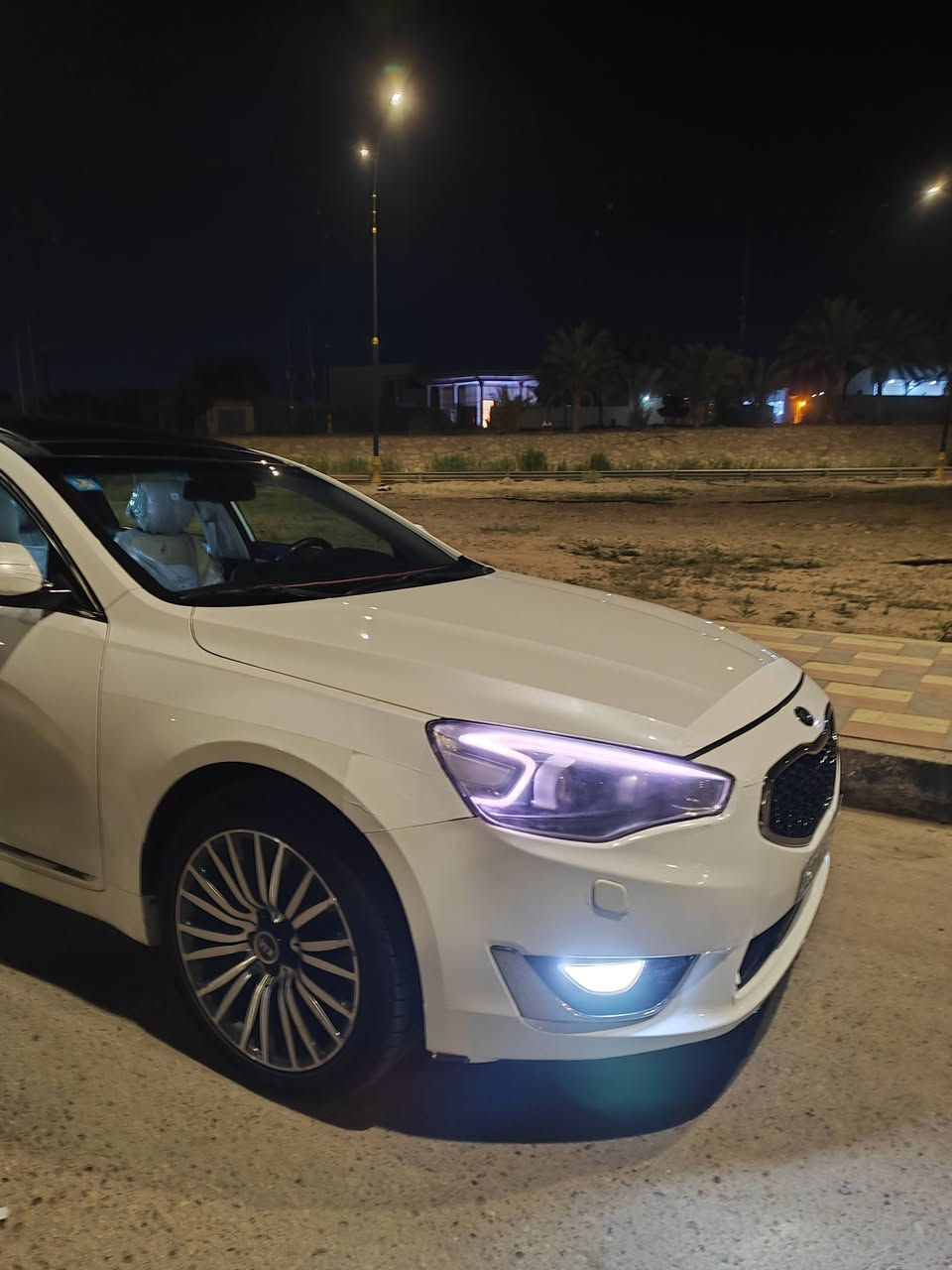 السلام عليكم
للبيع...
 
 كيا كادينزا كوري  فول مواصفات

الموديل:2016 بأسمي  محرك 3300وكير ع وضع الشركه بدون تنقيص ولا صوت رواجز 
سعر 170 بيها مجال ال شراي  مكفوله سياره امامك سونار  مكان سياره ألانبار خالديه حي القدس 

السيارة فول ١/١ 

المواصفات✅

✅ نظام ترحيب

✅ انارة بالمرايات والابواب الامامية

✅ كاميرا وحساسات خلفية

✅ حساس ماسحات

✅ بردة خلفية متحركة

✅ كشنات كهربائية جلد تدفئة وتبريد 

✅ لوحة تحكم بالكشن الخلفي + تدفئة كشنات

✅ تغليف ارضيه جلد

✅ تحكم كامل بالستيرن 

✅ نظام ترحيب   

✅ شاشة كبيرة تدعم صوت الانفنتي سماعه

✅ نظام صوتي infinty

✅ مري شفط مع الاشاير

✅ ويل حجم ١٩.

✅ سايد بريك بصمه

✅ مرايات قلاب ويه R 

وباقي مواصفات الكادينزا معروفه
هزه جديده رقم نكليزي  
*********** صاحب سياره 
سونار موجود
