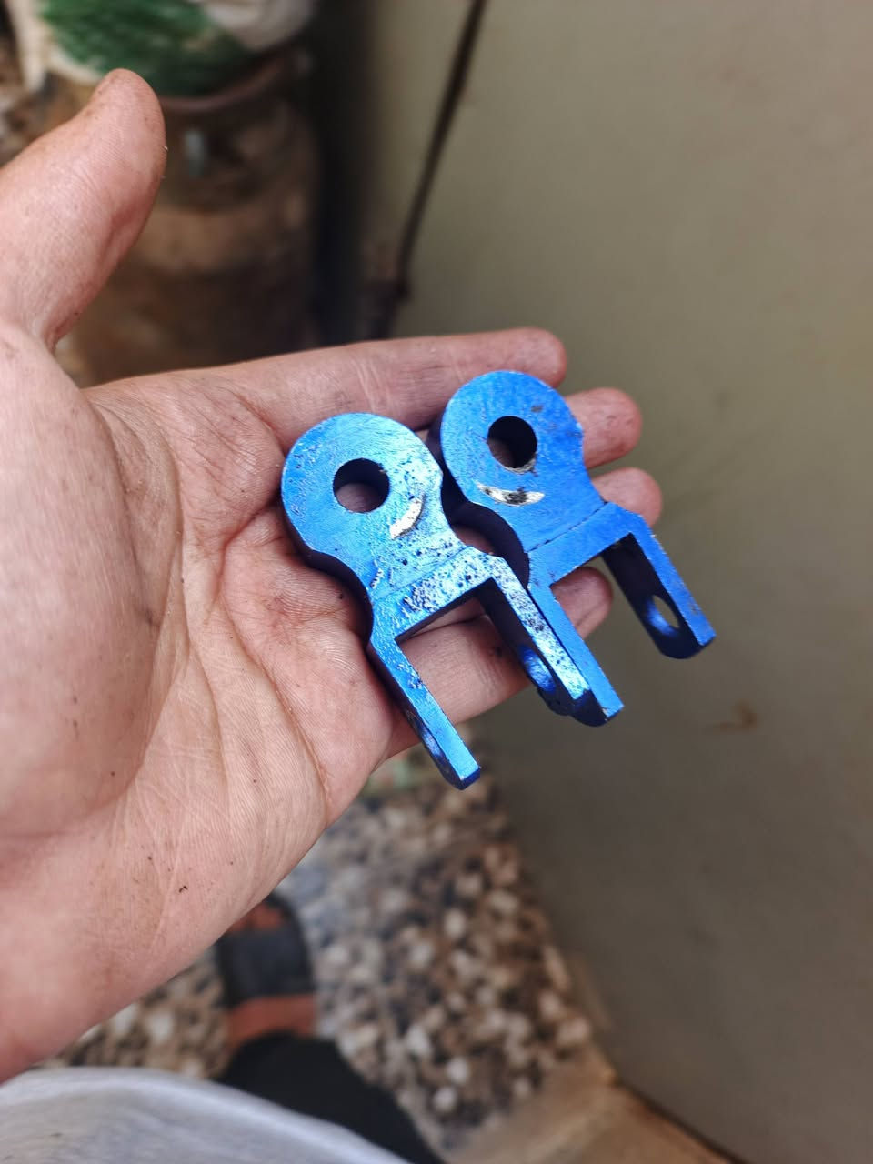 السلام عليكم غراض دراجة نوع GTRرقم ***********
