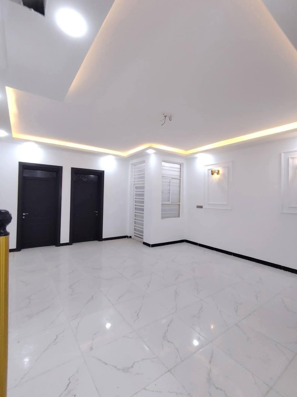 دار     لرهن        لرهن 

المساحة: 110 متر مربع

✅ #طابو_زراعي_سند_25_أقرار_محكمه

سعر الرهن 20 مليون مع المجال 

الموقع: النجف شارع الصب عمود 327 #ألخط_ألاول

مواصفات البناء:

غرفتين نوم وصاله ومطبخ واستقبال حمامات داخليه وخارجيه ومدخل 

بناء مرتب (أساس + سقف كونكريت + طابوك)

أرضية بورسلين أبو الـ 60

الخدمات:#بعد_عن_سوق_100م

ماء كهرباء مدارس سوق تبليط مولد

للاستفسار والاتصال:

***********
