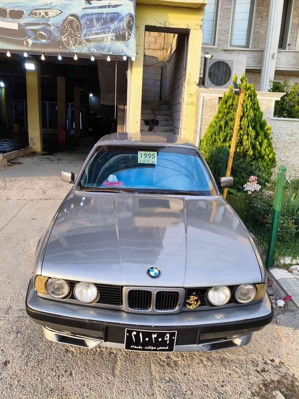 Bmw 1992
520گێڕ عادی سڵایت 
گەیڕو مکینە عەکسل بەشەرت
جام کارەبا سڵایت ناو ڕەساسی 
کامل بۆیاخ لەسەر ساغی 
ئاڕمی پلاستیکی هەولیرو سەنەویە
چوارتایەو ویلی لۆکی لەسەرە
نرخی 37کەمیک مجال
1دینار مەسروفی نیە 
گۆڕینەوە دکین بەشتیک بەدڵمانبێت ..
*********** vaibar watsap

