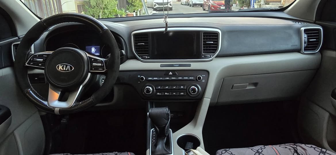 سلام عليكم للبيع كيا سبورتج 2020 امريكي حادث قطعتين جاملغ ايمن ودعاميه اماميه ارباك ستيرن وراجع سستم  الباقي مكفول  رقم بغداد الجديد سنويه بسمي شرط تحويل السياره عارضها  ب173 اي أستفسار ***********
