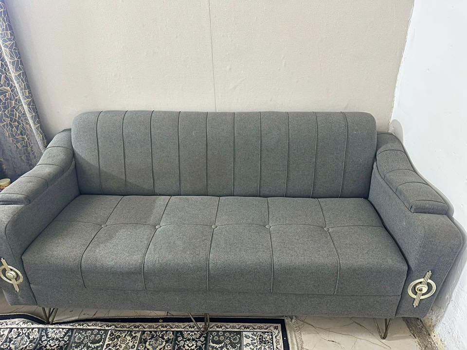 السلام عليكم طخم قنفات للبيع ٨مقاعد مع طبلات السعر /٢٥٠  الف للاستفسار الاتصال على الرقم/*********** او على الخاص العنوان بغداد تقاطع الشالجية
