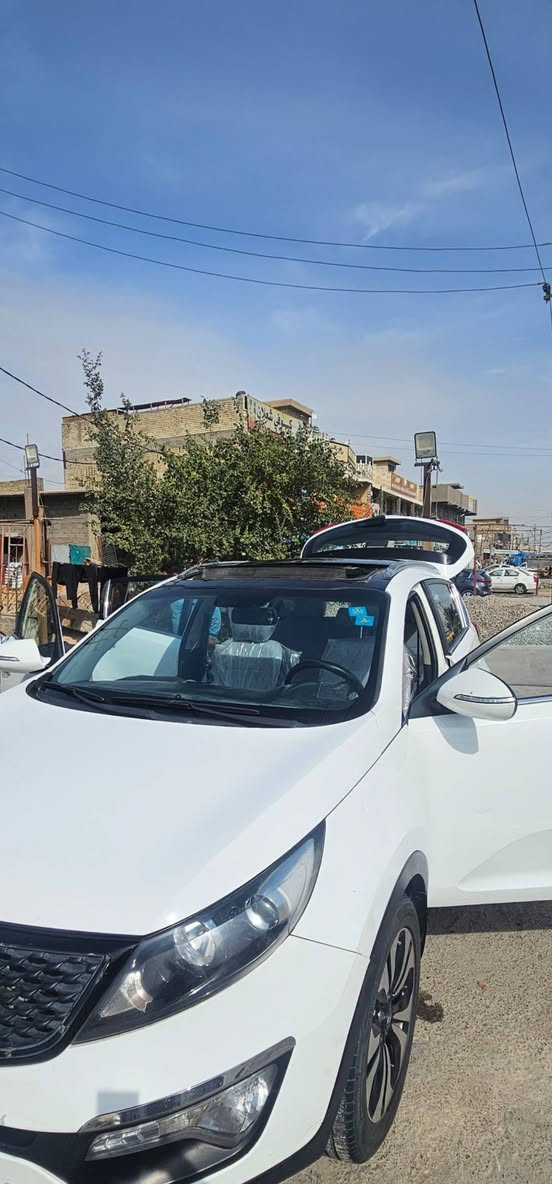 سبورتج 2012 
وارد كوري 
فول مواصفات للاخير 
مكينه ٢٠٠٠ 
ب اسمي سيارة رقم بغداد 
صدر جديد 
تخم تاير جديد 
دوشمه جديد 
ميزانيه وبلنص جديد 
كير مكينه بلادي و مكفولات وخير من لله 
تحويل ثاني يوم 
سيارة جاهزة من كلشي 
سعر ١٢٥


**إذا كنت صاحب هذا الإعلان وتريد حذفه لأي سبب، رجاءا أرسل رسالة إلى الدعم الفني**