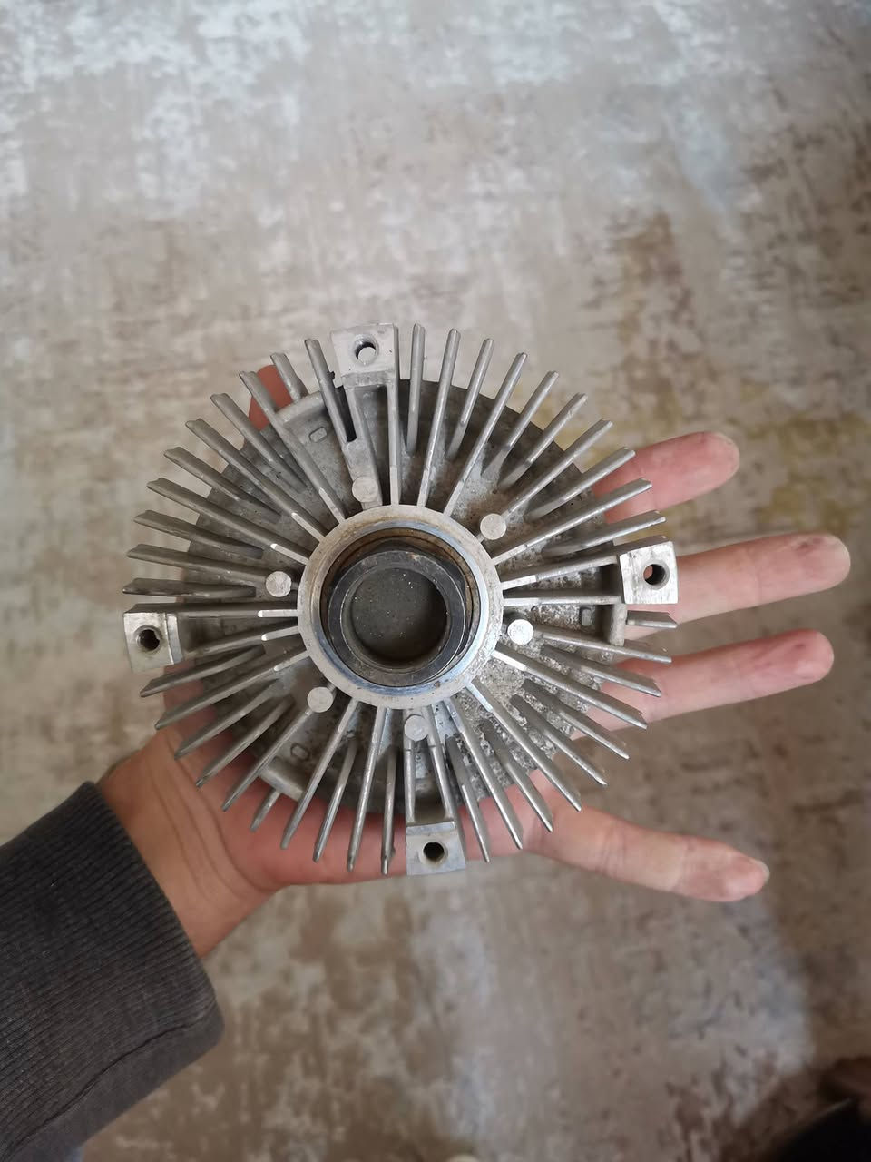 السلام عليكم شباب عندي غراض زعرة للبيع
ستيرن و ادبتر جدد بالجيس 75 ألف
كلج مروحة 4 براغي 25 الف
سلكتر كير زعرة اوتو 50 الف
جاملغ امامي يمين 50 الف 
كشنات زعرة خلفية فقط 35 الف 
حاظنة مروحة راديتر زعرة 25 الف 
كلج و الريشة 4 براغي 50 الف 
مروحة كهرباء مني كوبر 25 الف
مكاني بغداد البياع توصيل ماعندي


**إذا كنت صاحب هذا الإعلان وتريد حذفه لأي سبب، رجاءا أرسل رسالة إلى الدعم الفني**