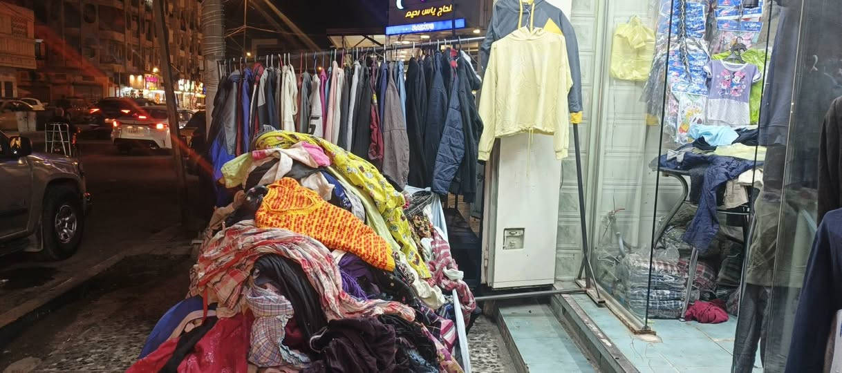 سلام عليكم.....
بالة اوربيا.... 

كلشي بيها بناطير جديد او بجايب جديد او الباقي كله باله قماصل باله او هودي او سويترات بالة.......

شلعة وحده...... 

السعر 750 دابيع كلش رخيص لان..... 

مستعجل..... 

الرقم الاتصال.... ***********........
؟
