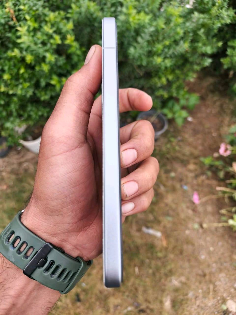 بوكو f7
ذاكره 512
120فريم حقيقي
بطاريه6500
لون مميز 
مشحون فقط20مره
العنوان ديالى بلدروز 
