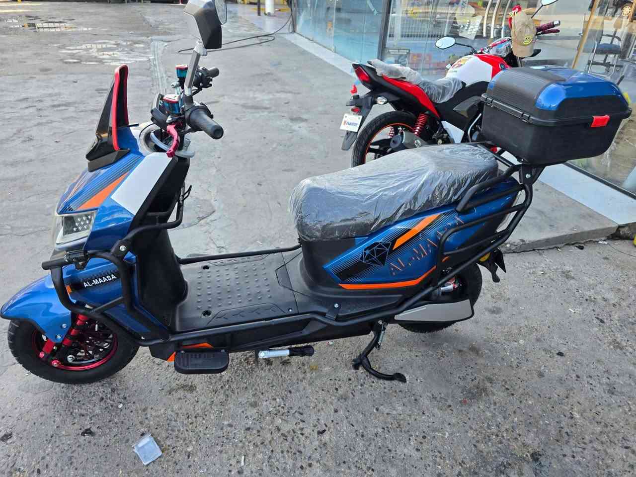 مووطور شحن 6 بطاريات
الون ازرق
موطور بعده جديد استعماله قليل
بطاريات مفوله
السرعه 90X
وبطاريات لا مرفوعات ولا مره بعدهن مال شركه
وبيناتنه وين متيد تفحص تفحص
االسعر725 وبي مجال حك الجيه
الاستفسار عل الرقم (***********) بي واتساب
