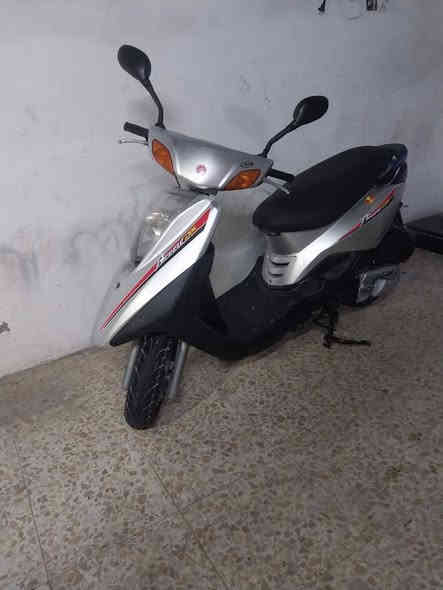 سلام عليكم للبيع بريز رمبه كله بلاد   دراجه جديده كدامك كابريتر بلاد كهربيات شغاله مكينه مكفوله اوراق رمبه بيه سعر 500 مكان بغداد كماليه *********** نتصل خاص ماكو
