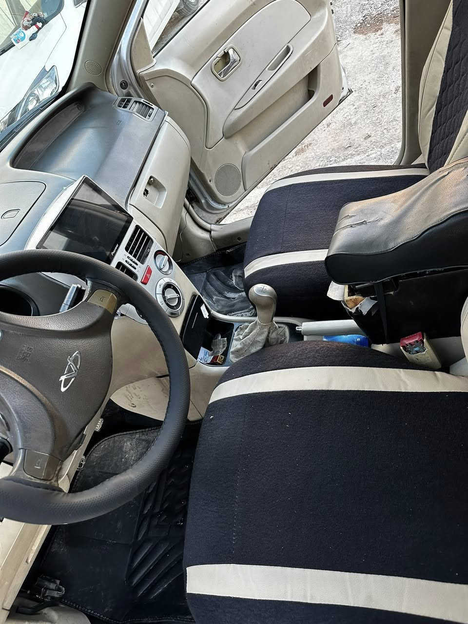 شيري فلاوين 2011
كوبون بيها كاملة كير وممكينه شرط
السيارة ولا قطعة صبغ 
تبريد شغال وامانه ثلج 
تخم تايرات 
جديد 
قفل مركزي شاشة فول 
محرك 15 
34$
***********
