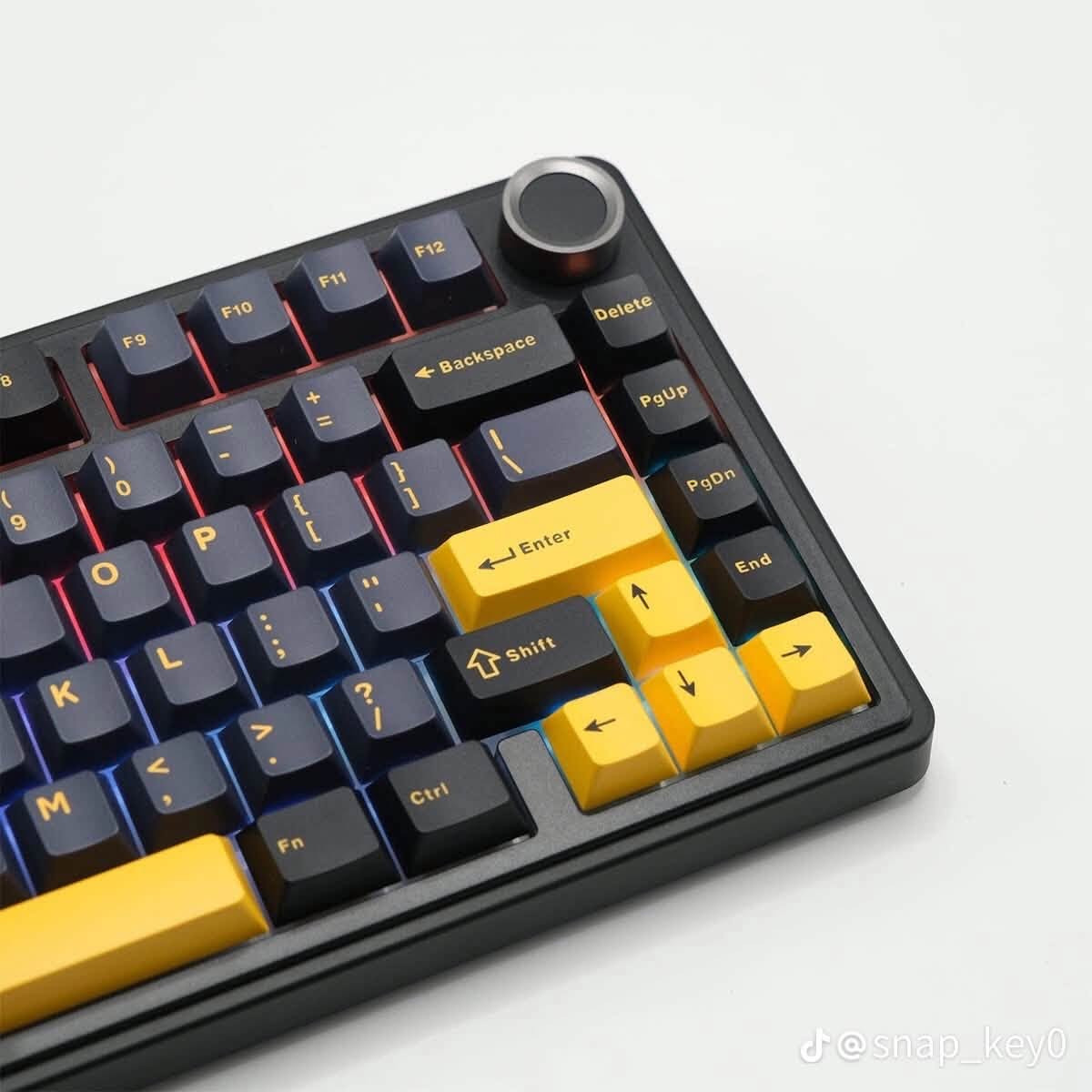 ⌨️🔥 كيبورد Epomaker × AULA F75 الميكانيكي اللاسلكي 🔥
إذا تبحث عن كيبورد يجمع بين الأداء الاحترافي، الجودة العالية، والتصميم الأنيق، فإن Epomaker × AULA F75 هو الخيار المثالي للكيمنك والعمل اليومي. 🎮💻

🌟 أبرز المميزات:
🔹 تصميم 75% مدمج يوفر مساحة أكبر على المكتب ⌨️✨
🔹 3 أوضاع اتصال: Bluetooth 🔵 + 2.4GHz 📡 + USB-C 🔌
🔹 Rotary Knob للتحكم السريع بالصوت والوسائط 🎵🎛️
🔹 تقنية Hot-Swappable لتبديل السويتشات بسهولة 🔧
🔹 إضاءة RGB قابلة للتخصيص 🌈✨
🔹 تجربة كتابة سلسة واستجابة فائقة للألعاب والعمل 🎯
🔹 خامات عالية الجودة وتصميم عصري يمنح مكتبك لمسة احترافية 💎

📲 للطلب عبر واتساب: ***********

🚚 متوفر توصيل إلى كافة أنحاء العراق 🇮🇶
