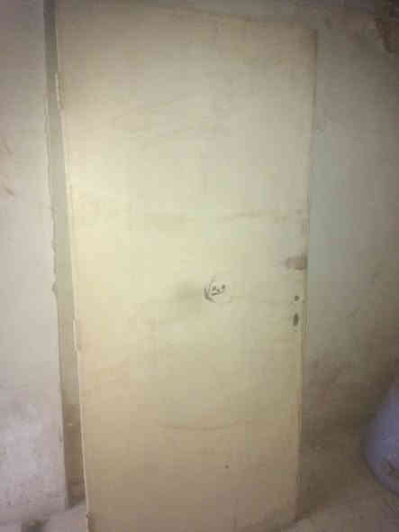 سلام عليكم بيبان مستخدمه للبيع هذا رقمي *********** بالعماره بيبان خشب
