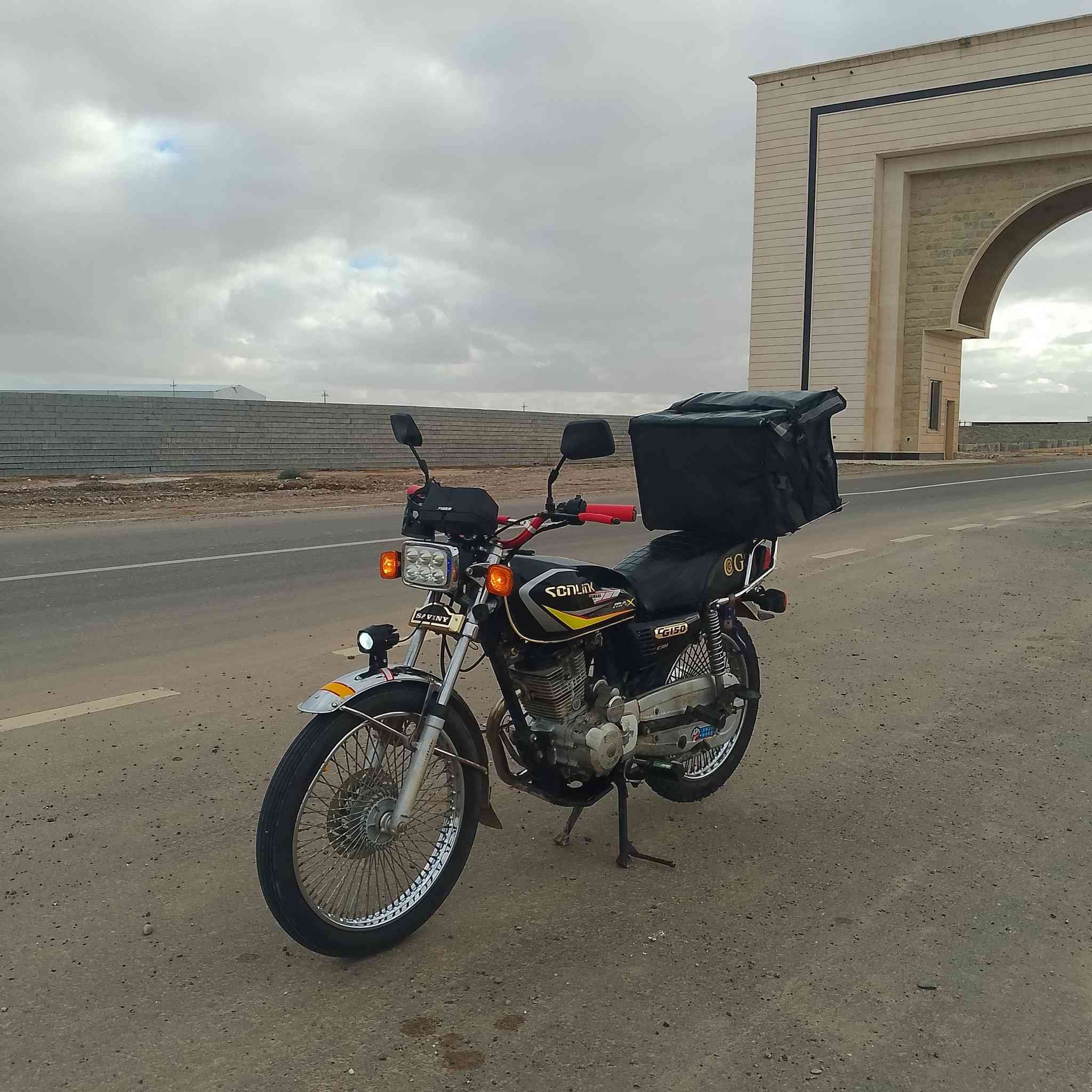 سلام عليكم سيفان 21 دراجه محرك مفتوح مبدل بستم ولفات فقط دراجه حلوه تواير جدد طخم كهربايات كله شقاله ما عدا كيج سرعه اشاير لايت عالي ناصي كله شقال يرهم مراوس بنامه او تايكر سعر 375 وبيه مجال ه‍ ***********
