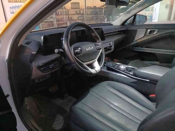 K8  وارد كوري 
موديل ٢٤ مرقم بس  بعد ما مستلم الوحات 
وما مسجله عله خط لحد الان 
بيه قطعه وحده فقط جاملغ الامامي
السعر 2015  ........***********
