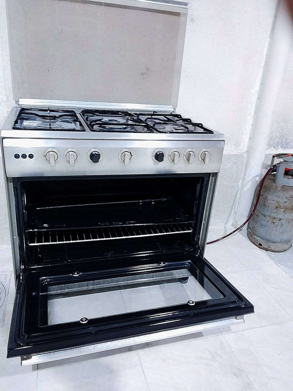 طباخ مال بيت ايطالي ماركه بلادي كوله شغال والفرن بعده جديد ممستخدم. فقط العين الصغيرة بيه خلل بسيط 

المكان ناصرية صوب الشاميه الشراي يراسلني وادزله الرقم


**إذا كنت صاحب هذا الإعلان وتريد حذفه لأي سبب، رجاءا أرسل رسالة إلى الدعم الفني**